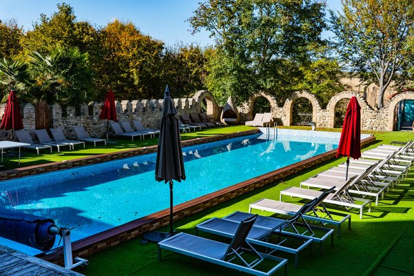 The complete uk guide to installing a counter-current system in swimming pools: vital tips and insights